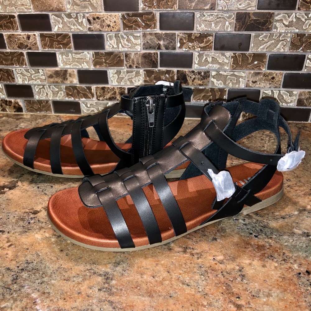 MIA women’s gladiator sandals sz 6m NEW